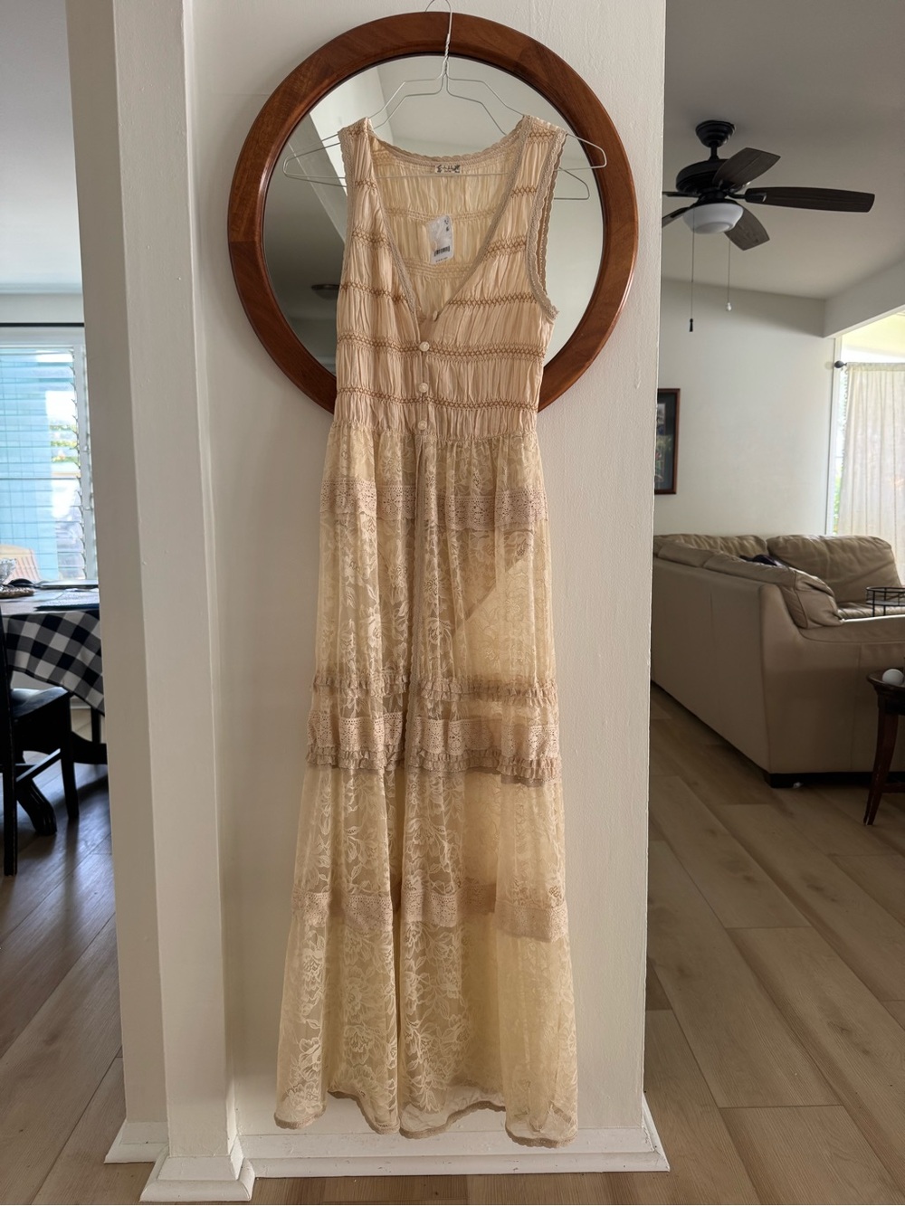 Women’s Sleeveless Lace Maxi Dress in Cream